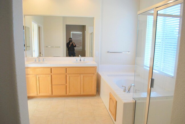 Building Photo - Bright 2 Story Home In Great Dublin Ranch ...