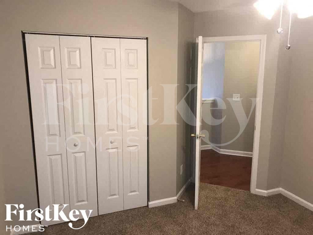 Building Photo - 338 Breeze Mdw