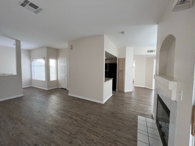 Building Photo - BEAUTIFUL UPGRADED CONDO/MANY AMENITIES - 3 BED, 2 BATH