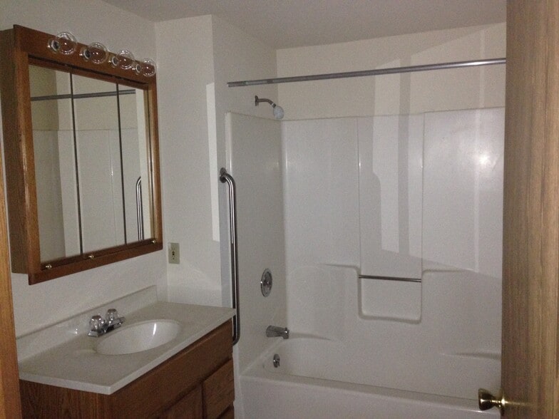 bathroom - 10700 W Grange Ave