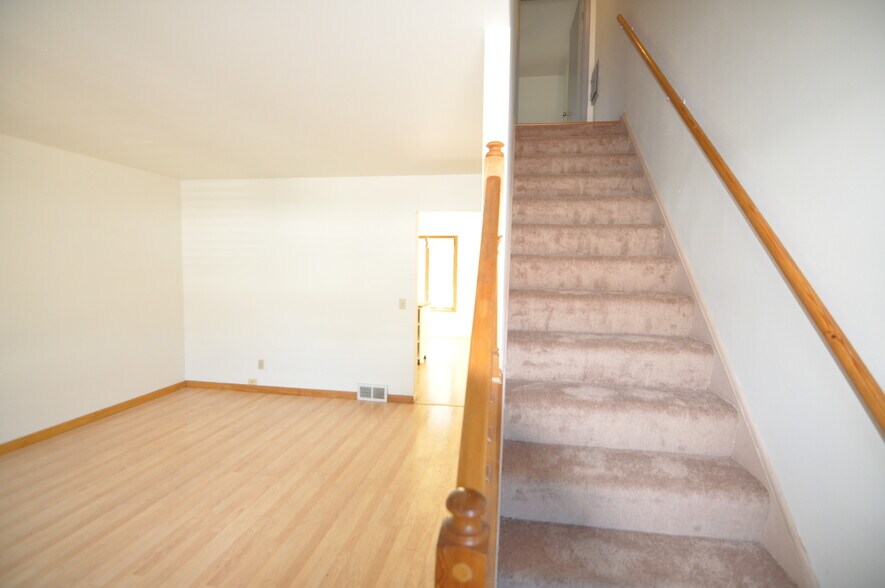 Building Photo - 46 Lakewood Garden Ln