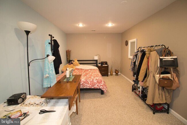 Building Photo - 4590 Louise St Claire Dr