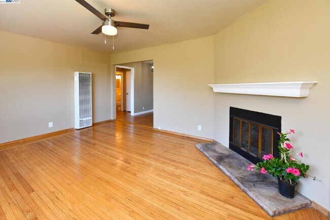 Building Photo - 1672 Terrace Rd