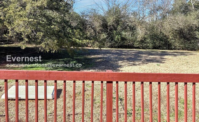 Building Photo - 450 Loveless Rd