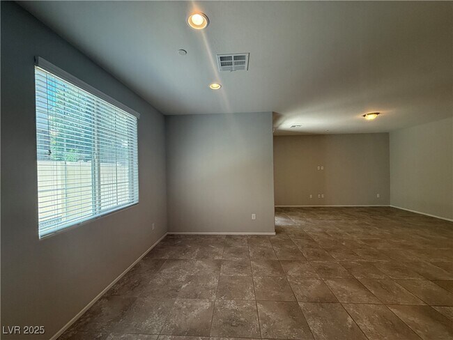 Building Photo - 6137 Scarlet Leaf St