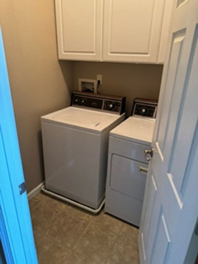 Building Photo - 1825 Resistol Dr