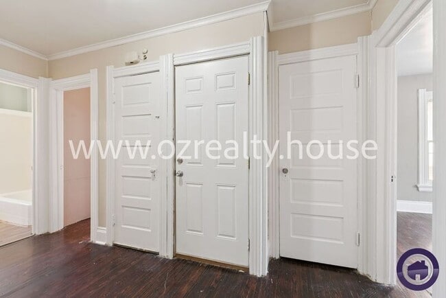 Building Photo - 2727 Robinwood Ave