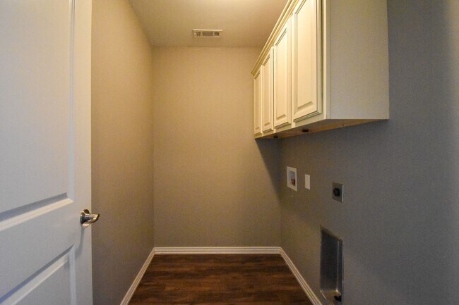 Building Photo - Stunning 3 bedroom, 2 bathroom Home available in Prairie Grove!