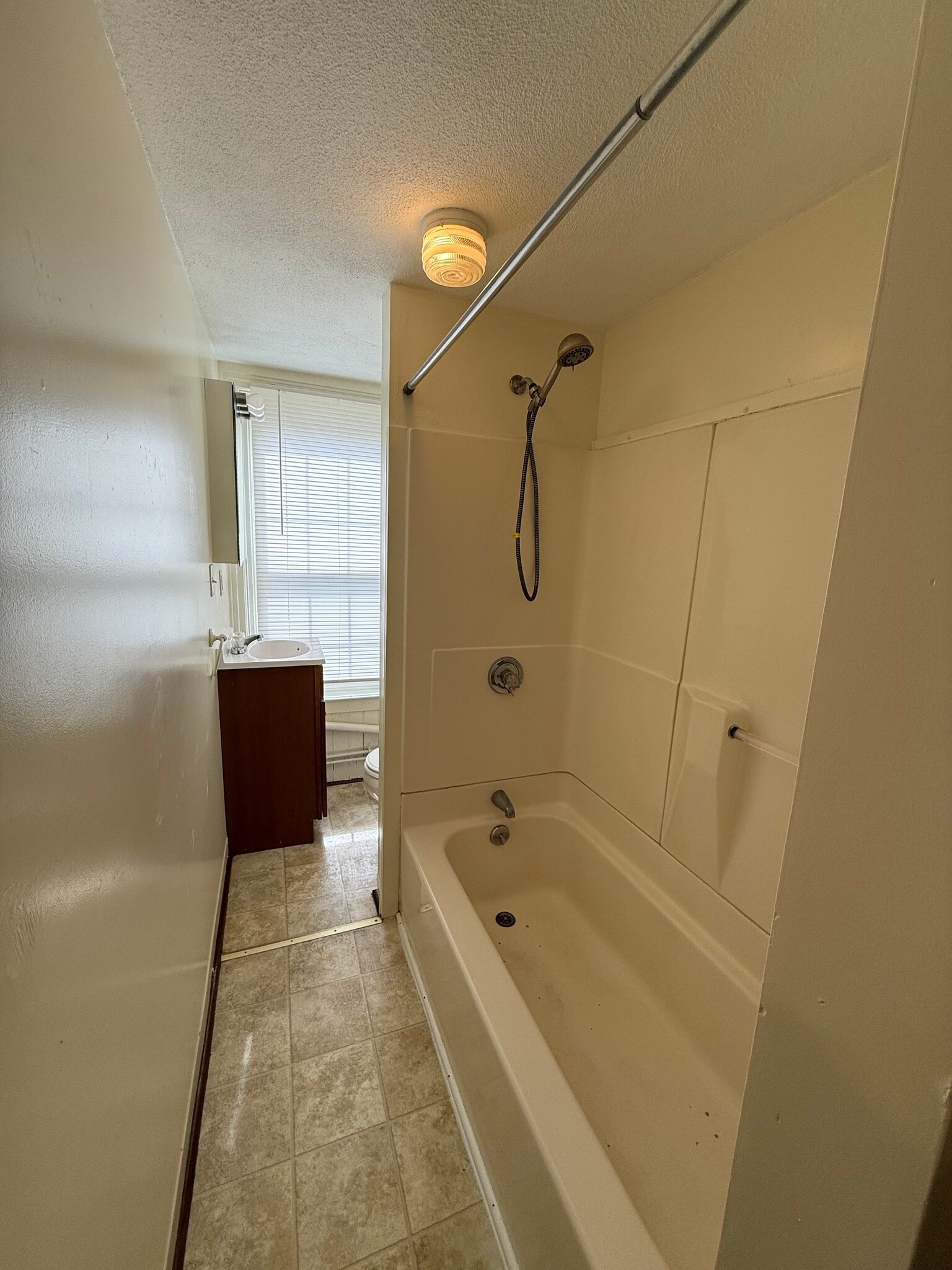 Building Photo - 13 Brayton Ct