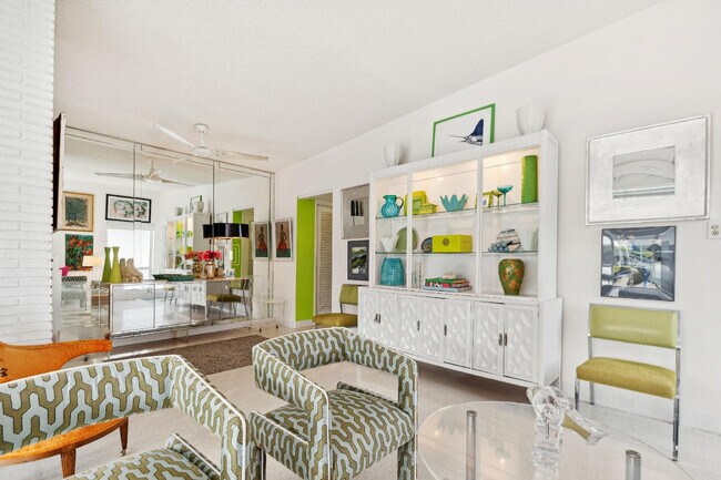 Building Photo - 425 Bayshore Dr