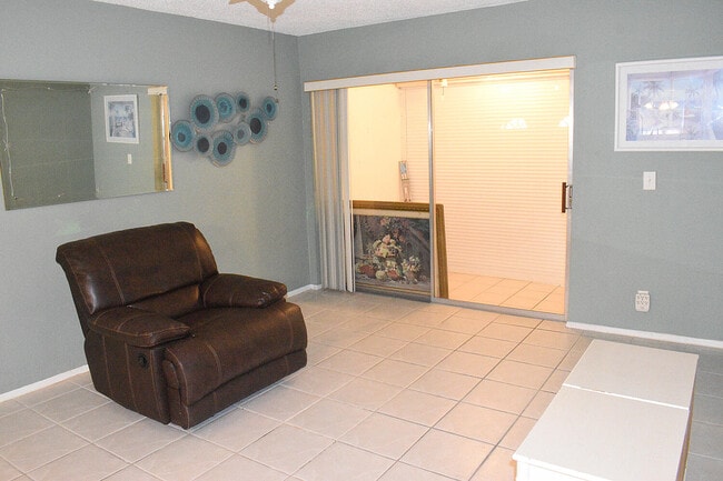 Building Photo - 2523 Dudley Dr W