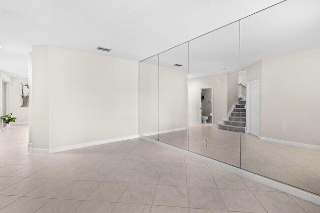 Building Photo - 2280 Shoma Dr