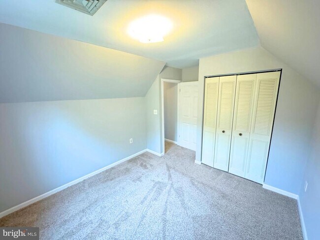 Building Photo - 3063 Schubert Dr