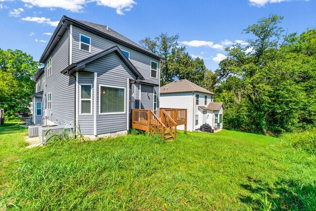 Building Photo - 54 E Fork Dr