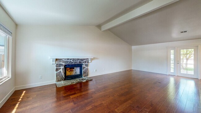 Building Photo - 360 Manka Cir