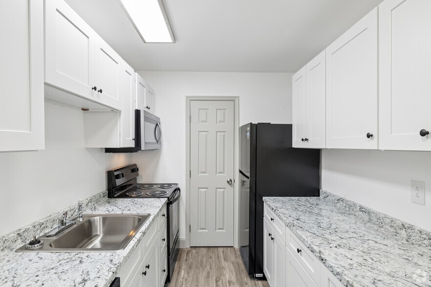 Platinum - 2BR - 2BR, 2BA - 950SF - Kitchen - Marina Point