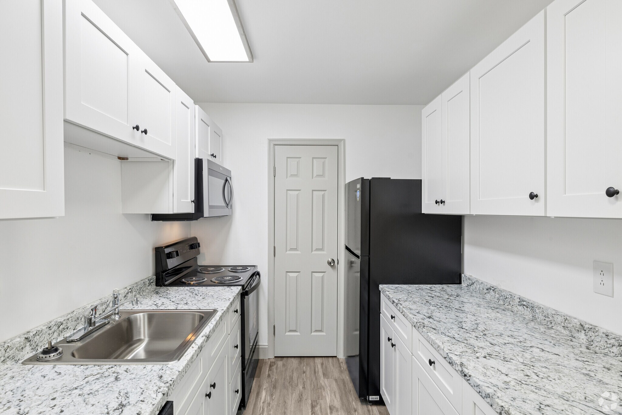 Platinum - 2BR - 2BR, 2BA - 950SF - Kitchen - Marina Point