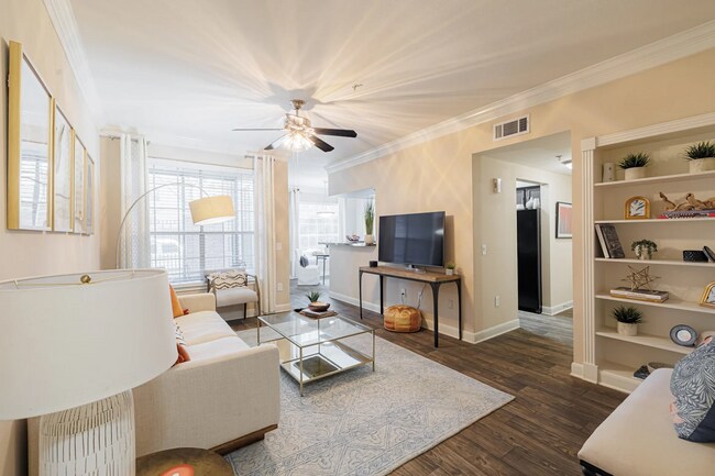 Building Photo - Quiet Luxury Living Just Mins from the Galleria!