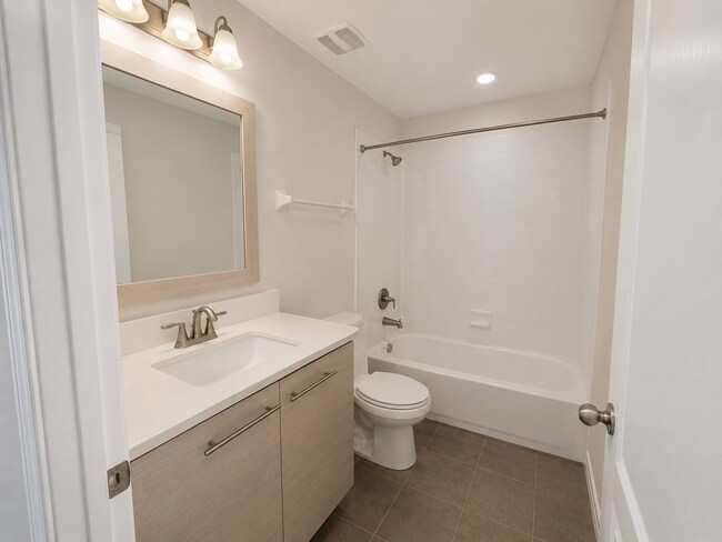 Building Photo - Expansive 6-Bed, 6.5-Bath on Angela's Avenue – Your Perfect Haines City Haven!
