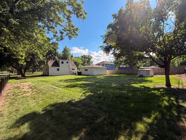 Building Photo - 26W416 MacArthur Ave