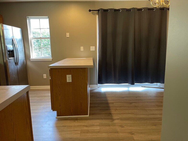 Building Photo - Room in Townhome on Petrea Ln