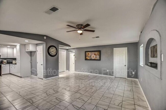 Building Photo - 15620 N Greasewood St