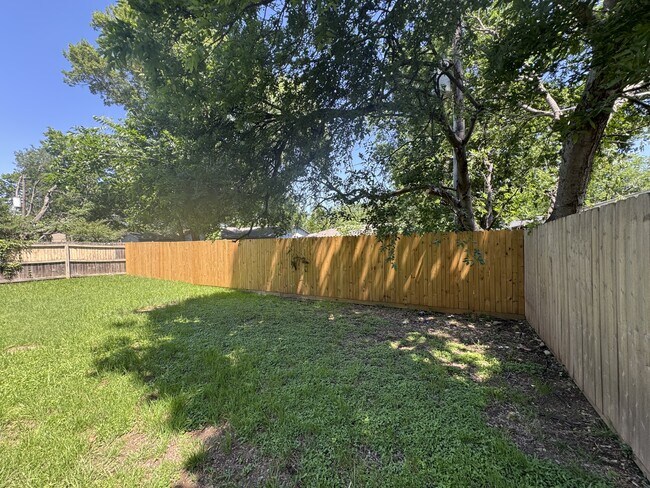 Building Photo - 2800 Springleaf Ct