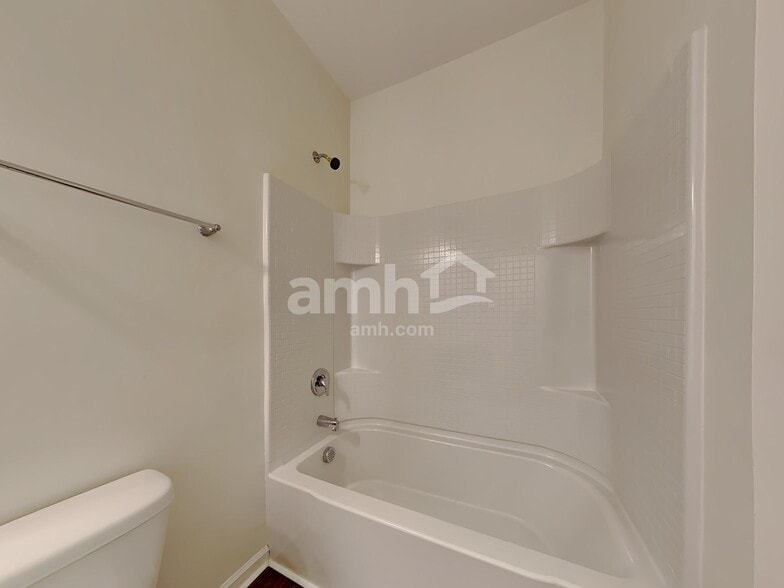 Building Photo - 123 Orion Way