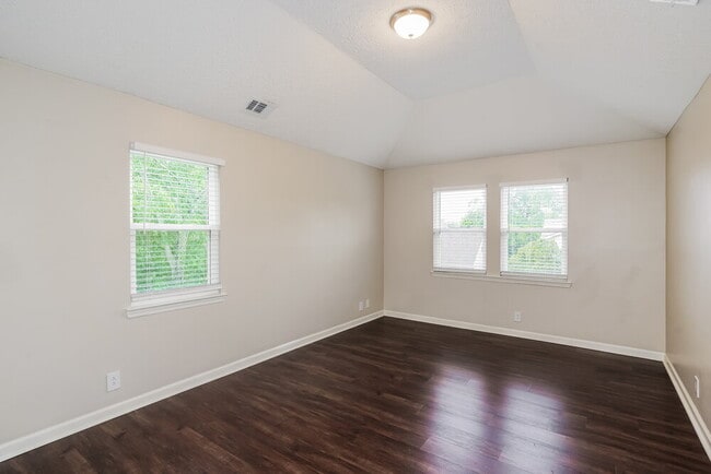 Building Photo - 3001 High Rigger Dr