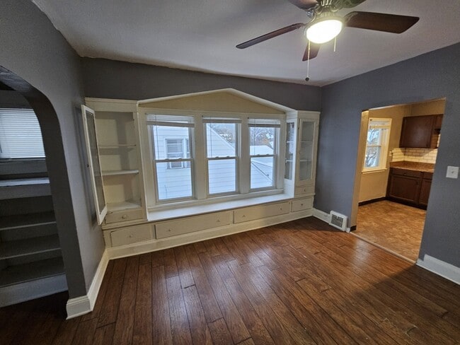 Building Photo - 4915 E 109th St