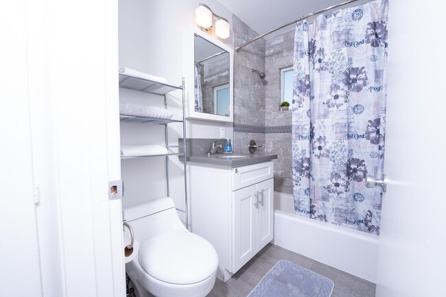 Building Photo - 2-bedroom/1-bathroom Apartment Available!!!