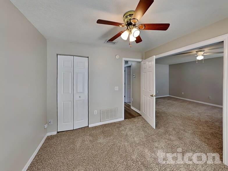 Building Photo - 4409 Venice Dr