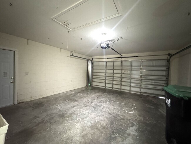 Building Photo - 4952 Hook Hollow Cir