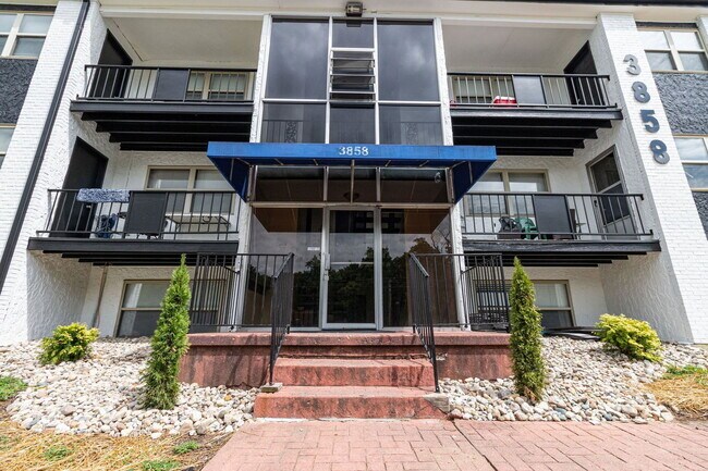 Building Photo - 3854 Washington Ave