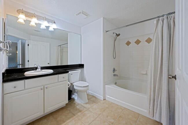 Building Photo - 5205 Myrtlewood Cir E
