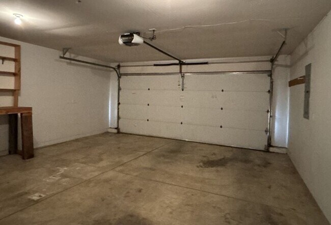 Building Photo - 3Bd/2Ba Single Story Home - Available to View!