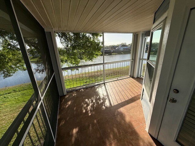 Building Photo - 2565 Grassy Point Dr