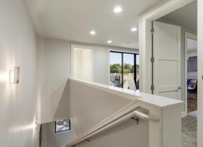 Building Photo - Experience fabulous Brookside living, just outside your front door!