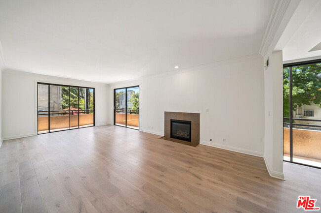 Building Photo - 8865 Alden Dr