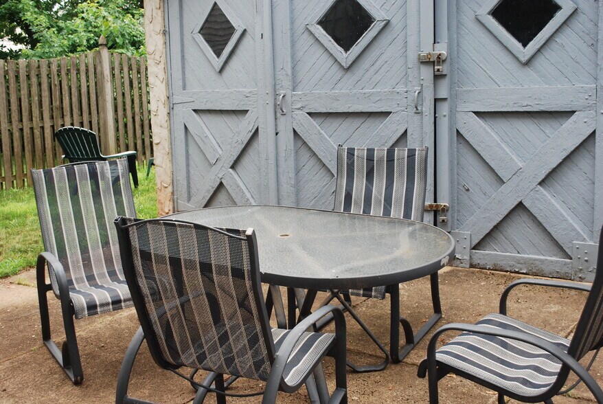 Building Photo - 220 N 4th Ave