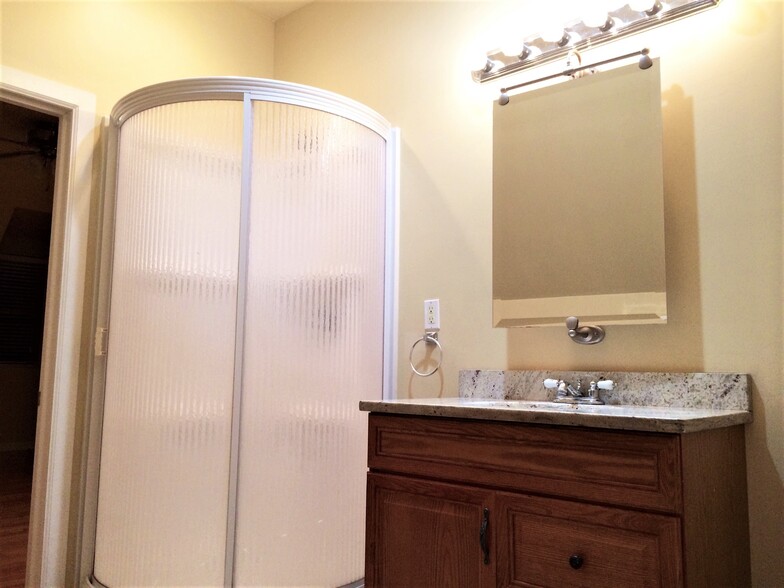Master Bathroom - 5931 Walnut St
