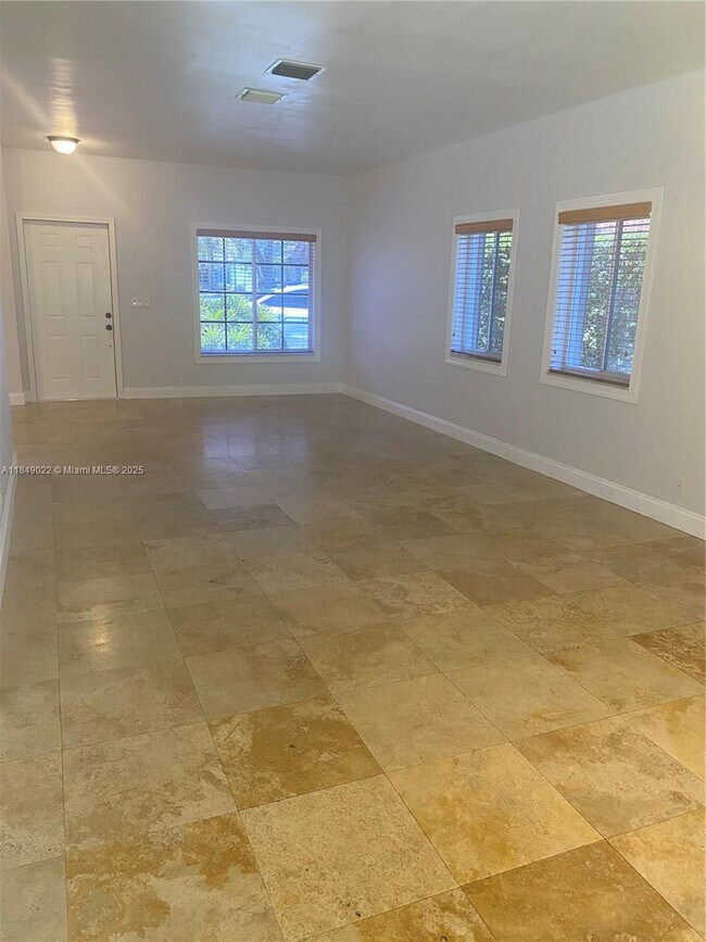 Building Photo - 130 Palm Desert Ln
