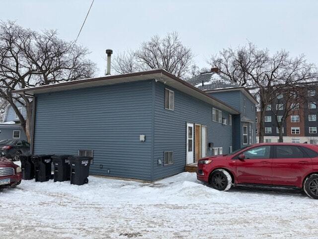 Building Photo - 1114 N University Dr