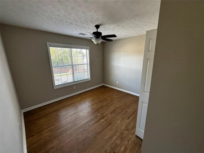 Building Photo - 3924 Riverstone Dr