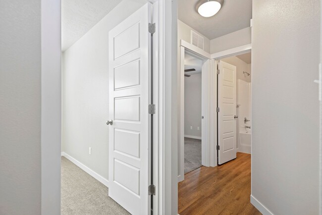 Building Photo - Newer 3 Bedroom Home in Kuna _ Pet Friendl...