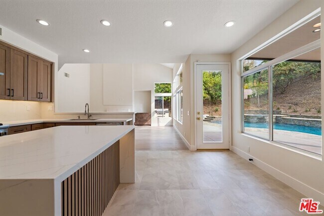 Building Photo - 18500 St Moritz Dr