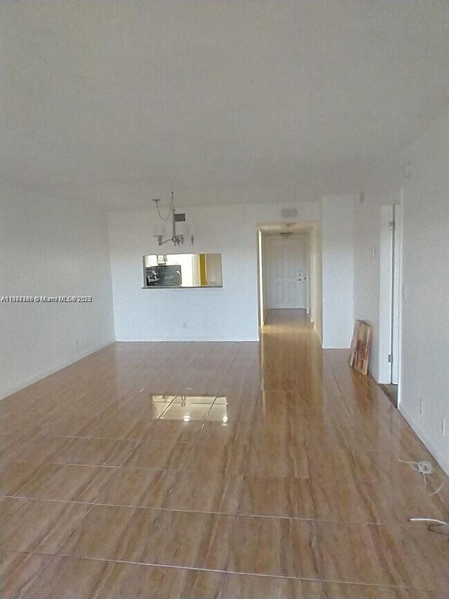 Building Photo - 6575 W Oakland Park Blvd