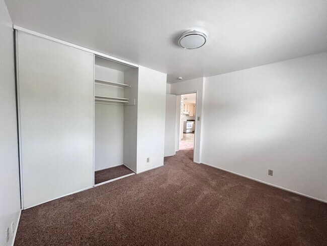 Building Photo - EBS T 1172-1176
