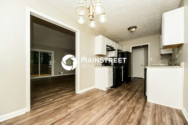 Building Photo - 3 Bedroom Pet-Friendly Home in Rex, GA with Main Street Renewal