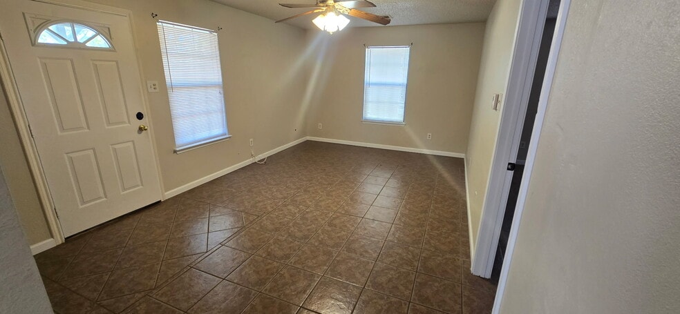 Building Photo - 591 Bosque Bend Ln